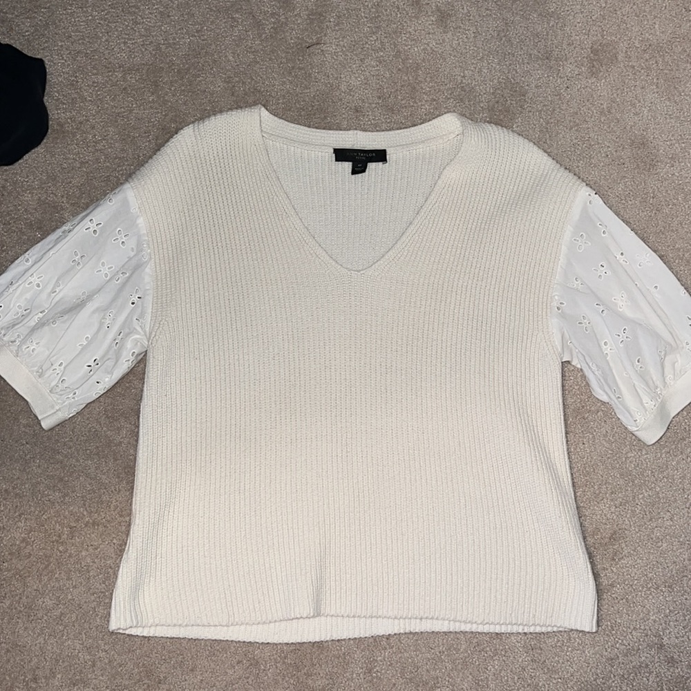 Short sleeve creamish sweater